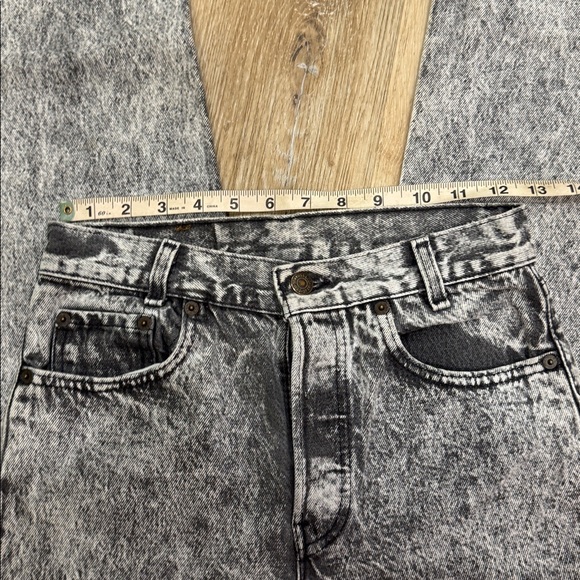 Vintage Acid Wash Levi, made in USA - Picture 7 of 8